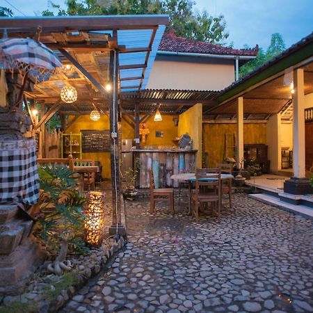 The Village Bed And Breakfast Lovina Exterior foto